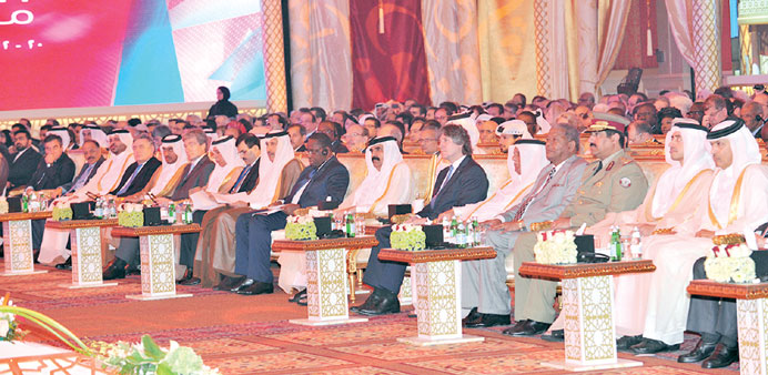 HH the Emir Sheikh Hamad bin Khalifa al-Thani with officials and dignitaries at Doha Forum.