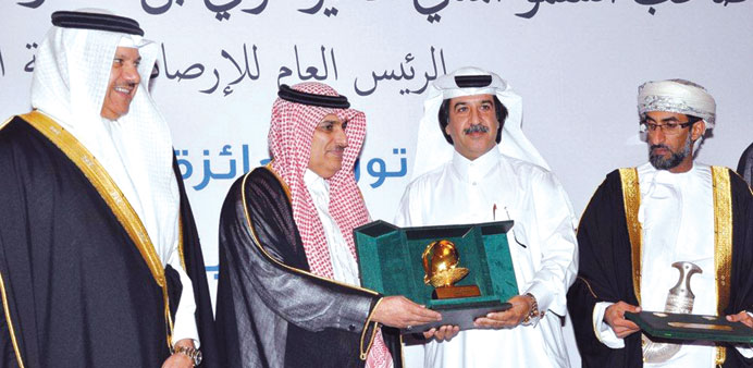 RasGas officials receive the GCC Environmental Award.