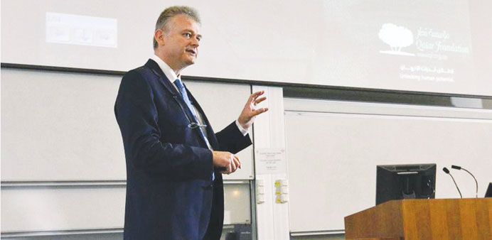 Dr Rehren delivering the first seminar of the series.
