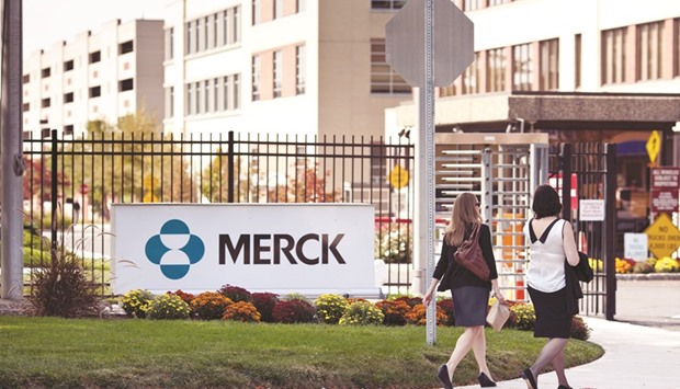 Pedestrians walk outside a Merck facility in New Jersey. Lung cancer treatment is moving beyond chemotherapy, with Merck setting the pace in a new category of therapies that harness the bodyu2019s immune system to fight tumours.