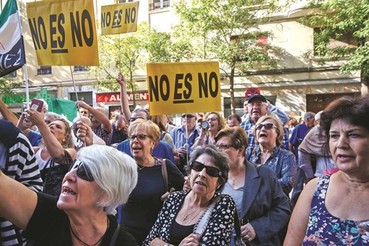 Supporters of Sanchez gathering outside the PSOE headquarters in Madrid, before the announcement of his resignation.