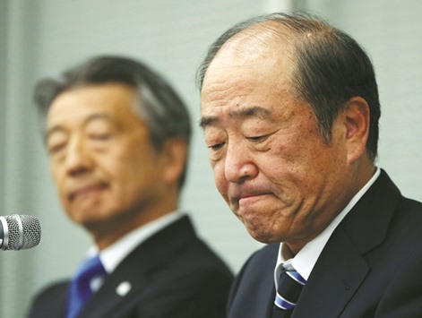 Showa Shellu2019s CEO Tsuyoshi Kameoka (left) and Idemitsu Kosanu2019s CEO Takashi Tsukioka attend a news conference in Tokyo. Idemitsu management said yesterday that it will press ahead with deal to acquire a 33.3% stake in Showa Shell for about u00a5170bn ($1.7bn).