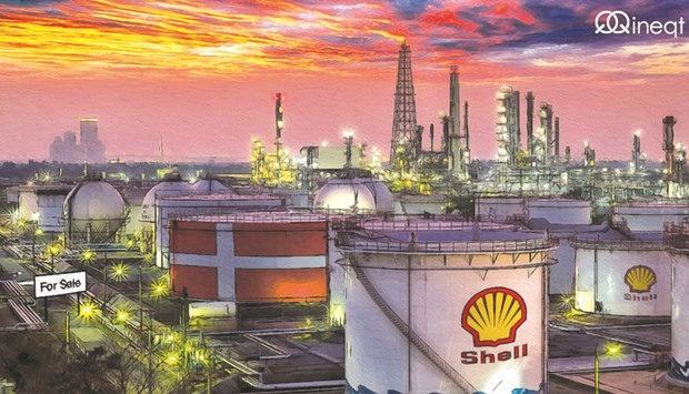 Royal Dutch Shell is considering the sale of its 15% stake in a Malaysian liquefied natural gas export plant, which could fetch more than $1bn, people familiar with the matter said yesterday.