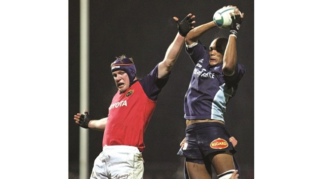 This file photo taken on December 03, 2004 shows Anthony Foley (left), then Munsteru2019s player, and Alexandre Bias of Castres during the European Cup rugby match. Munster head coach Foley died suddenly in Paris yesterday, at the age of 42. (AFP)