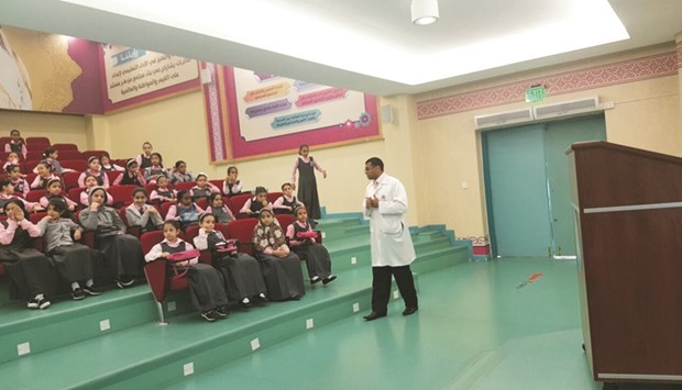 A lecture on food safety at Al Thakhira Independent Primary School for girls