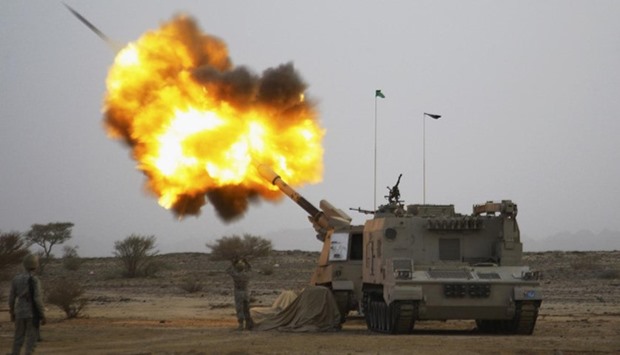 Saudi army artillery fire shells towards Houthi movement positions at the Saudi border with Yemen.  April 15, 2015 file photo.