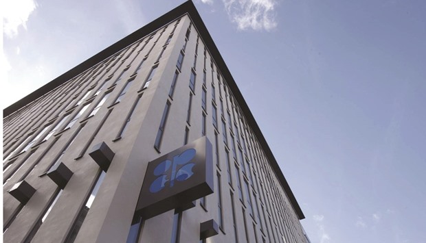 Officials from Opec and non-member oil producing countries met yesterday in Vienna aiming to build support for an Opec plan to reduce output one day after Opec members were unable to agree on how to implement the deal.