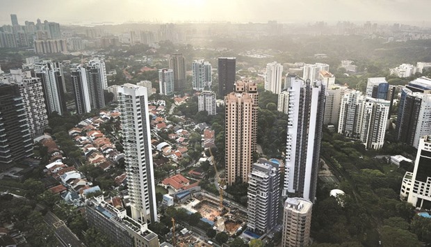 An index tracking private residential prices in Singapore fell 1.5% in the three months ended September 30 from the previous quarter, the biggest decline since June 2009.
