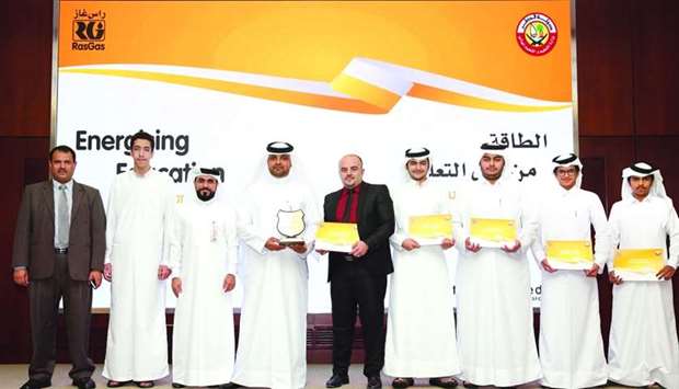 u2018Qatar Heliumu2019 competition winners awarded by RasGas and the Ministry of Education and Higher Education.