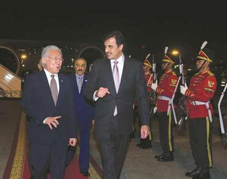 His Highness the Emir Sheikh Tamim bin Hamad al-Thani arrived in Jakarta yesterday evening on a two-day state visit to Indonesia. The Emir and his accompanying delegation were greeted upon arrival at Jakarta Soekarno-Hatta International Airport by Minister of Trade of Indonesia Enggartiasto Lukita.