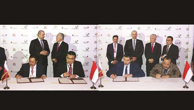 Qatar Chamber chairman Sheikh Khalifa bin Jassim al-Thani and Indonesian Chamber of Commerce vice-president Erwin Aksa signing the MoU in the presence of HE the Minister of Economy and Commerce Sheikh Ahmed bin Jassim bin Mohamed al-Thani and Indonesiau2019s Minister of Trade Enggartiasto Lukita on the sidelines of the Qatar-Indonesia Economic Forum held in Jakarta yesterday. RIGHT: Hamad Port director Abdulaziz al-Yafei signing MoUs with Indonesia Port Authority director Spento R Arinto and Pelindo I president director Bambang Eka Cahyana during the event.