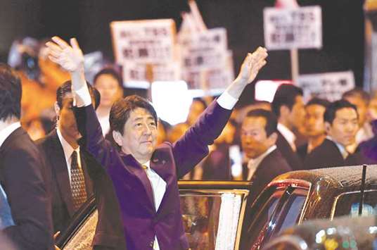 Japanu2019s Prime Minister Shinzo Abe waves to supporters yesterday in Tokyo while leaving his last stumping tour for todayu2019s general election.