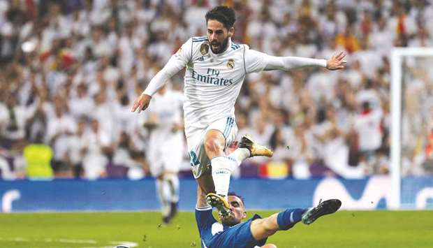 Real Madridu2019s Isco gets past Espanyolu2019s Sergi Darder during the La Liga match at the Santiago Bernabeu in Madrid. (Reuters)