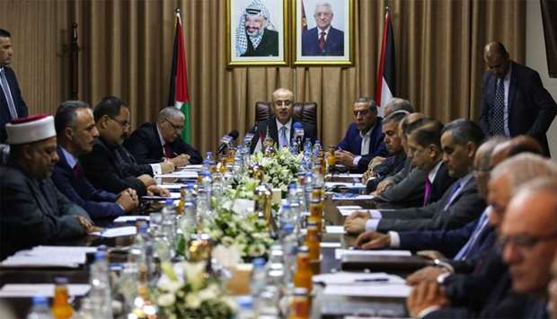 Palestinian Prime Minister Rami Hamdallah (C) chairs a reconciliation government cabinet meeting in Gaza City