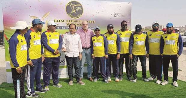 GROUP: All QPL Committee Members with the chief guest in a group photo.     Photos supplied