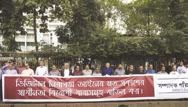 Members of the Newspaper Editorsu2019 Council of Bangladesh form a human chain in front of National Press Club demanding an amendment to the newly enacted digital law yesterday.