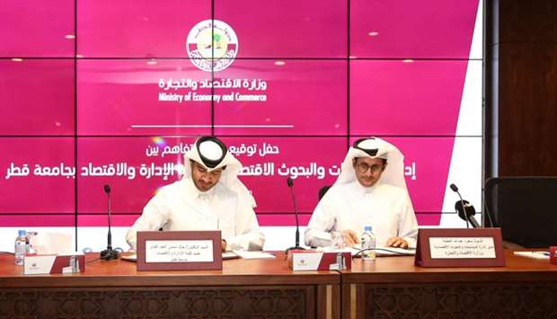The MEC and QU officials sign the MoU