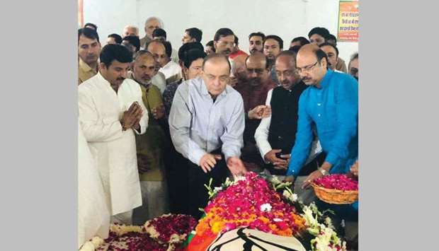 Finance Minister Arun Jaitley pays tributes to former Delhi chief minister Madan Lal Khurana yesterday.