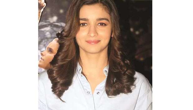 HONOUR: Alia Bhatt received the Youth Icon of the Year honour from her father for the first time.