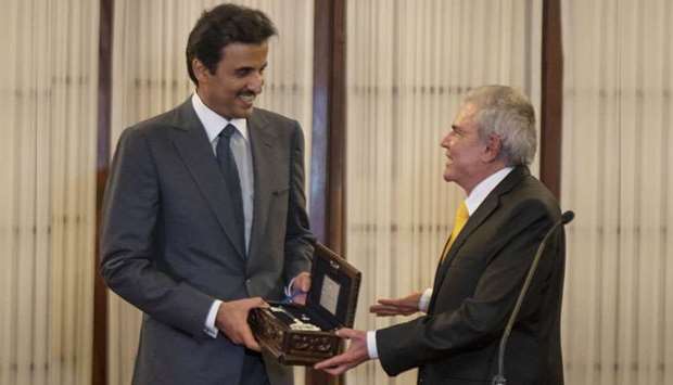 Amir receives Key of Lima City from the Mayor of the City Luis Castaneda Lossio