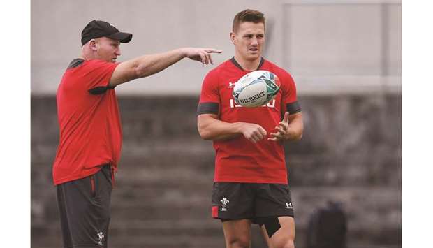 Walesu2019 centre Jonathan Davies (right) attends a training session at Noguchibaru General Sportsground in the Japanese southern city of Beppu yesterday. (AFP)