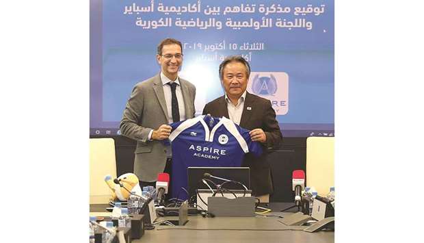 Aspire Academy Director General Ivan Bravo (left) with Kee Heung Lee, president of the Korean Sports & Olympic Committee and an IOC Member.