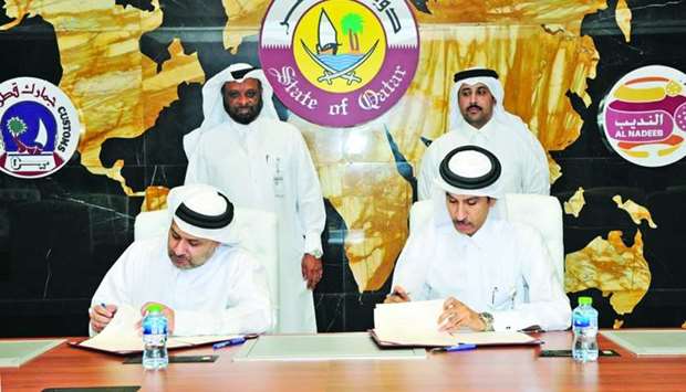 HE the Chairman of General Authority of Customs, Ahmed bin Abdullah al-Jamal, and Chief Executive Officer of Qatar Financial Centre and board member Yousuf al-Jaida, signing the agreement.