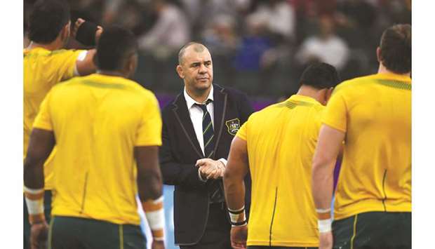 Australiau2019s head coach Michael Cheika (centre) talks to his players during a warm-up session before the quarter-final match against England at the Oita Stadium in Oita, Japan, yesterday. (AFP)