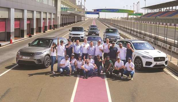 Day 1 of the training was held at Losail International Circuit, where the staff members familiarised themselves with the performance of the latest models on both a racetrack and a 4x4 track.