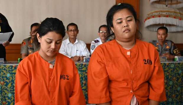 Kasarin Khamkhao (L) and Sanicha Maneetes from Thailand (R) attend a press conference at the customs office near Ngurah Rai Airport in Denpasar on Indonesia's resort island of Bali