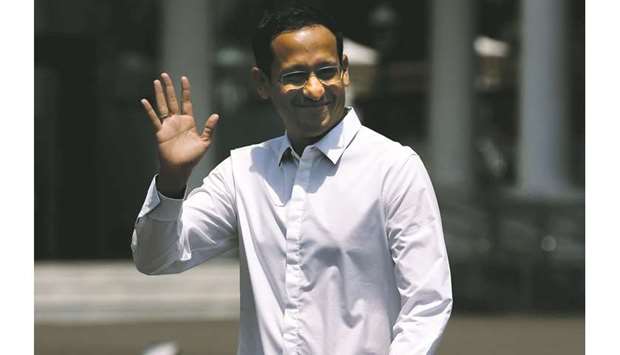 Nadiem Makarim, founder of the Indonesian ride-hailing and online payment firm Gojek, waves to journalists as he arrives at the Presidential Palace in Jakarta. Makarim said  yesterday he had resigned to join Indonesiau2019s new cabinet, and the ride-hailing and  payments company said two senior executives would jointly take over running operations of the $10bn firm.