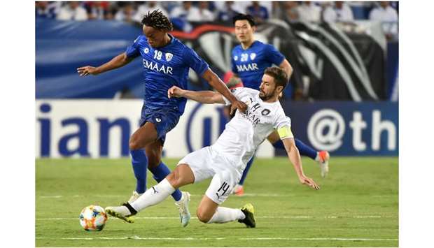 Hilalu2019s midfielder Andre  Carrillo (L) fights for the ball with Al Saddu2019s midfielder Gabi during the second leg of their AFC Champions League  semi-finals in Riyadh yesterday.