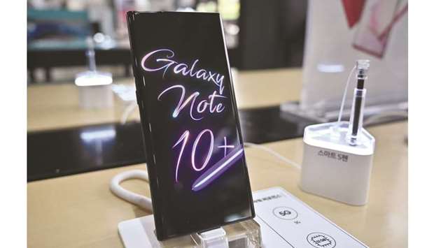 Samsungu2019s Galaxy Note10+ 5G smartphone is displayed at a telecom shop in Seoul. The company said yesterday it expected operating profits to drop more than 50% in the third quarter.