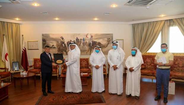 Turkish ambassador Dr Mehmet Mustafa G?ksu met with QRCS president Sheikh Abdullah bin Thamer al-Thani and other officials.