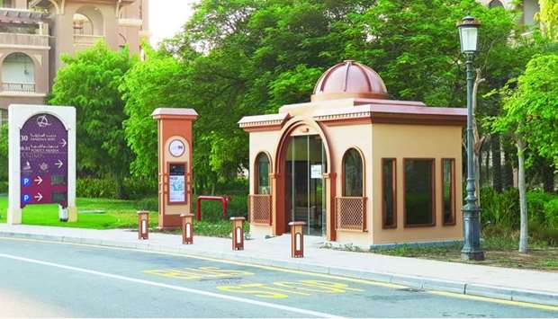 Bus stops are located in Porto Arabia (Towers 6, 7 and 30) as well as in Medina Centrale and Qanat Quartier.
