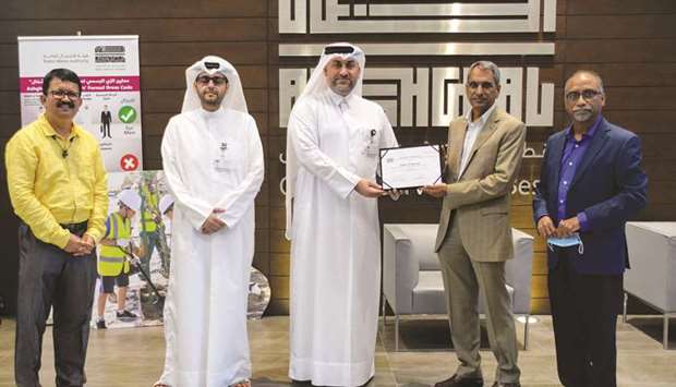 Ashghal felicitates Galfar officials on the 3mn safe man-hours achievement.