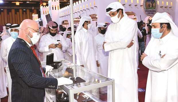 The Amir viewed the exhibits including falcons, hunting and sniping supplies and the various types of weapons, equipment and products used in hunting, in addition to artboards for sniping trips.