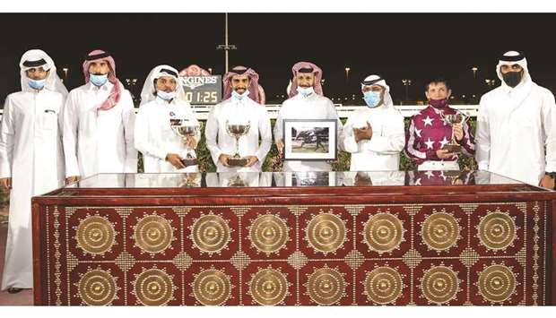 Winners of Qatar Cup pose with Qatar Racing and Equestrian Clubu2019s Abdulla Rashid al-Kubaisi (third from right) after Venedegar won the Thoroughbred Conditions feature at Al Rayyan Park yesterday.
