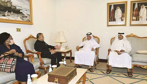 Al-Muraikhi meets South Africa envoy