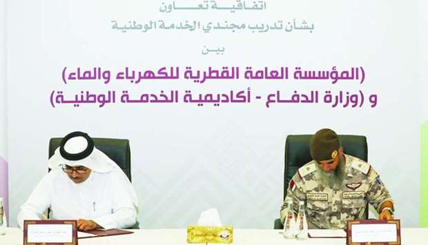 Al-Kuwari and al-Nuaimi signing the agreement