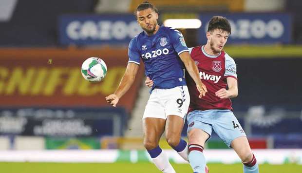 Evertonu2019s Dominic Calvert-Lewin (L) vies for the ball against West Ham Unitedu2019s Declan Rice during their League Cup fourth round match last Wednesday.