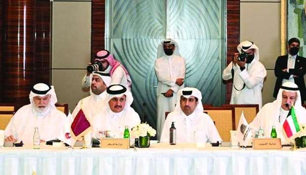 Sheikh Khalifa bin Jassim heading the Qatar Chamber delegation.