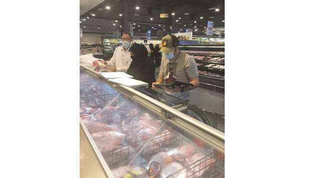 A total of 291 slaughtered carcasses and 14,118kg of meat were destroyed for being unsuitable for human consumption. In the fish market, 30 tonnes of fish were examined and 110kg destroyed.