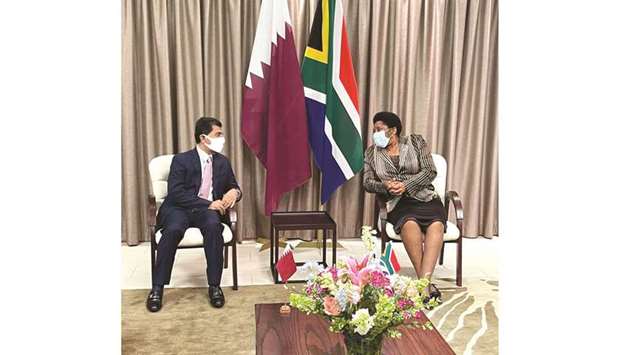 During the meeting, they reviewed bilateral relations between the two countries.