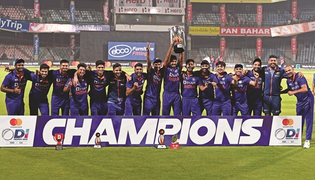 Indiau2019s players pose with the trophy after winning the ODI series at the end of the third and final ODI against South Africa in New Delhi. (AFP)