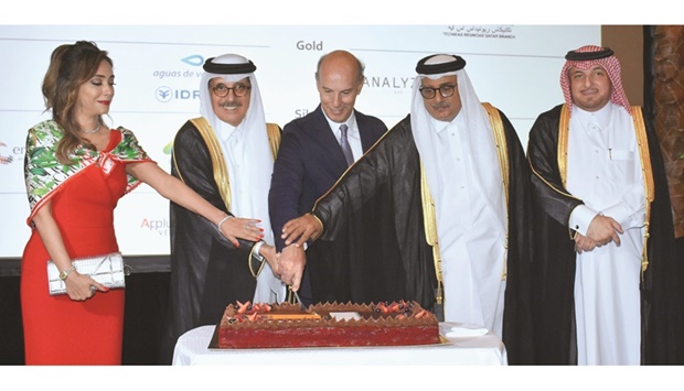 Spanish ambassador Javier Carbajosa and his wife Ambreen Qazi are joined by Qatar's Minister of Justice HE Masoud bin Mohamed al-Ameri, HE the Minister of State and Qatar National Library president Dr Hamad bin Abdulaziz Al-Kawari in cutting a ceremonial cake during the Spanish National Day reception in Doha yesterday as Ministry of Foreign Affairs' Department of Protocol director ambassador Ibrahim Fakhro looks on. PICTURE: Thajudheen.