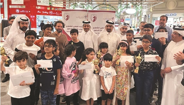 Sheikh Suhaim bin Khalid al-Thani, the Chairman of the Board of  Directors of Hyatt Plaza, joins QCF officials and prize winners at the end of the Hyatt Plaza Chess Championship.
