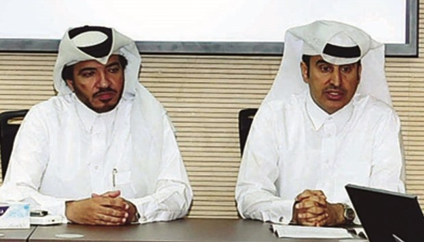 Dr Khalid al-Abdulqader and Dr Khalifa al-Khalifa announce the contest.