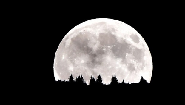 the full moon nicknamed ,the supermoon,