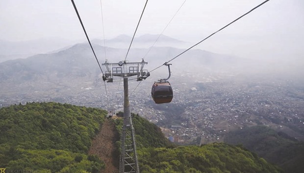 The cable car system consists of 38 gondolas that can carry 1,000 people per hour one way.
